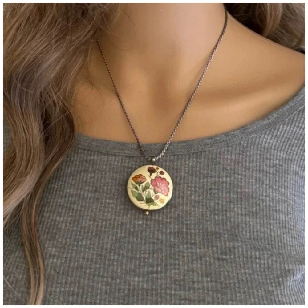 BOHEMIAN • Butterfly Flower Vintage Ceramic Necklace - Picture 4 of 6